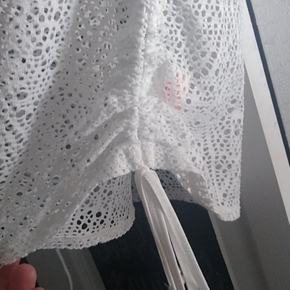 Adorable white side tie Large swimsuit cover-up - Picture 2 of 6